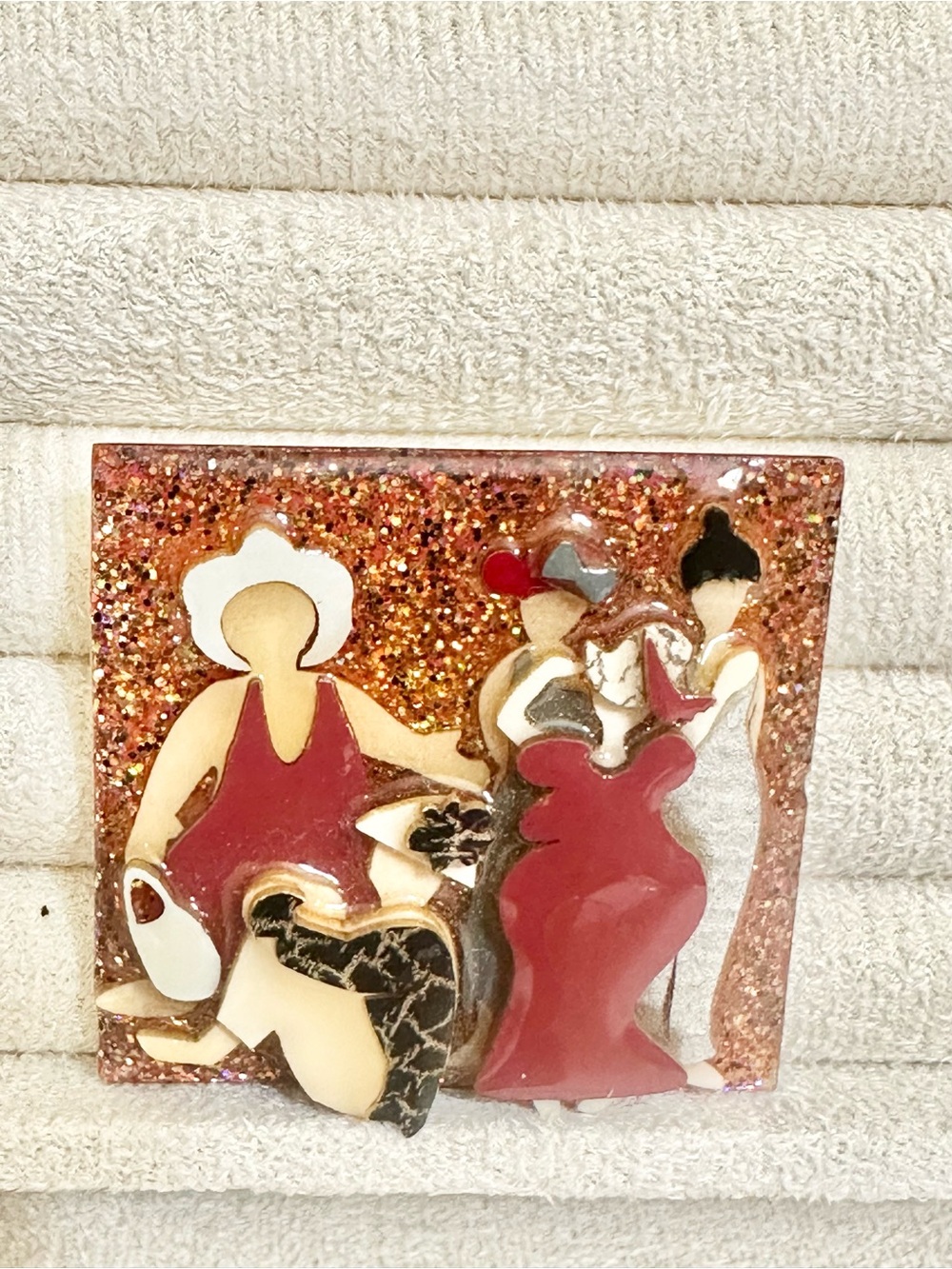 Elegant Women’s Brooch Pin in Red and Gold Sparkle